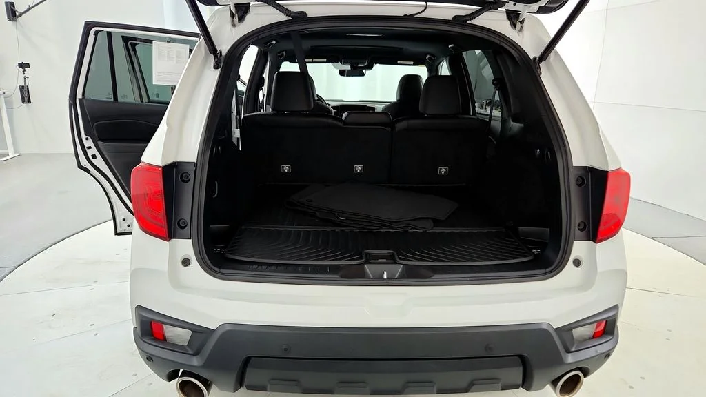 Used 2023 White Honda EX-L image 20