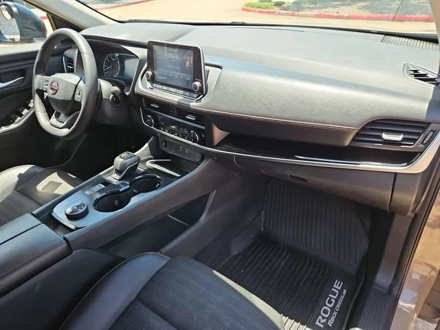Used 2025  Nissan Rock Creek image 17