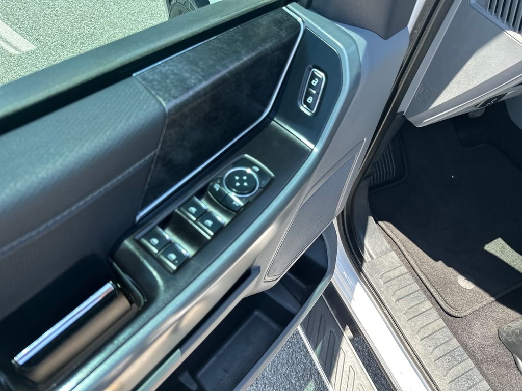 Used 2023 Oxford White Ford XLT image 19