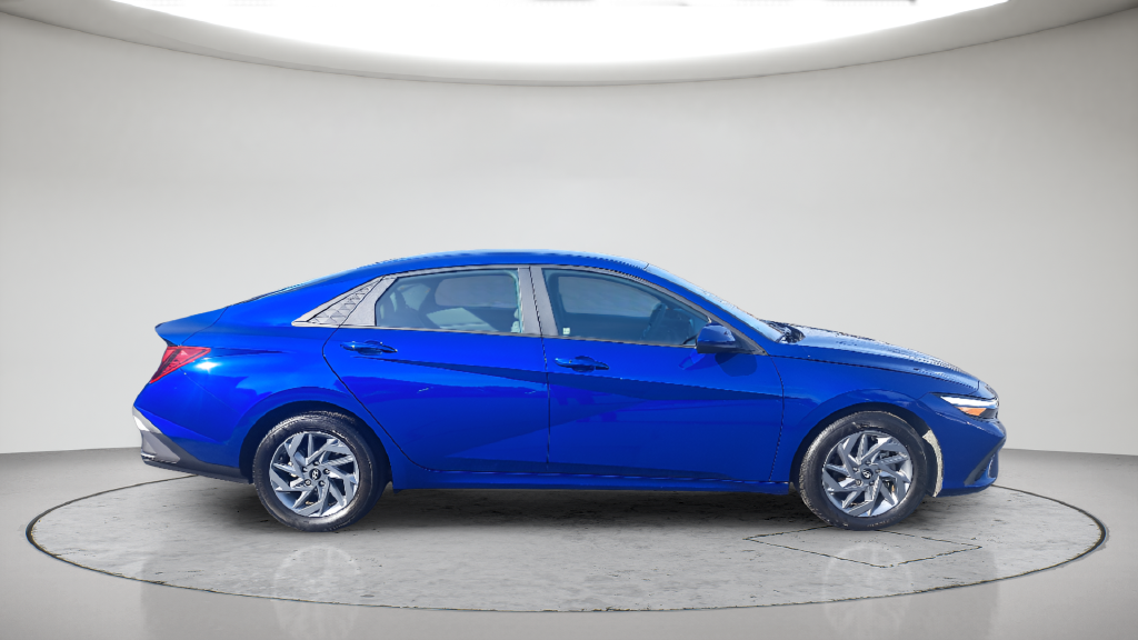 Used 2024 Blue Hyundai SEL image 18