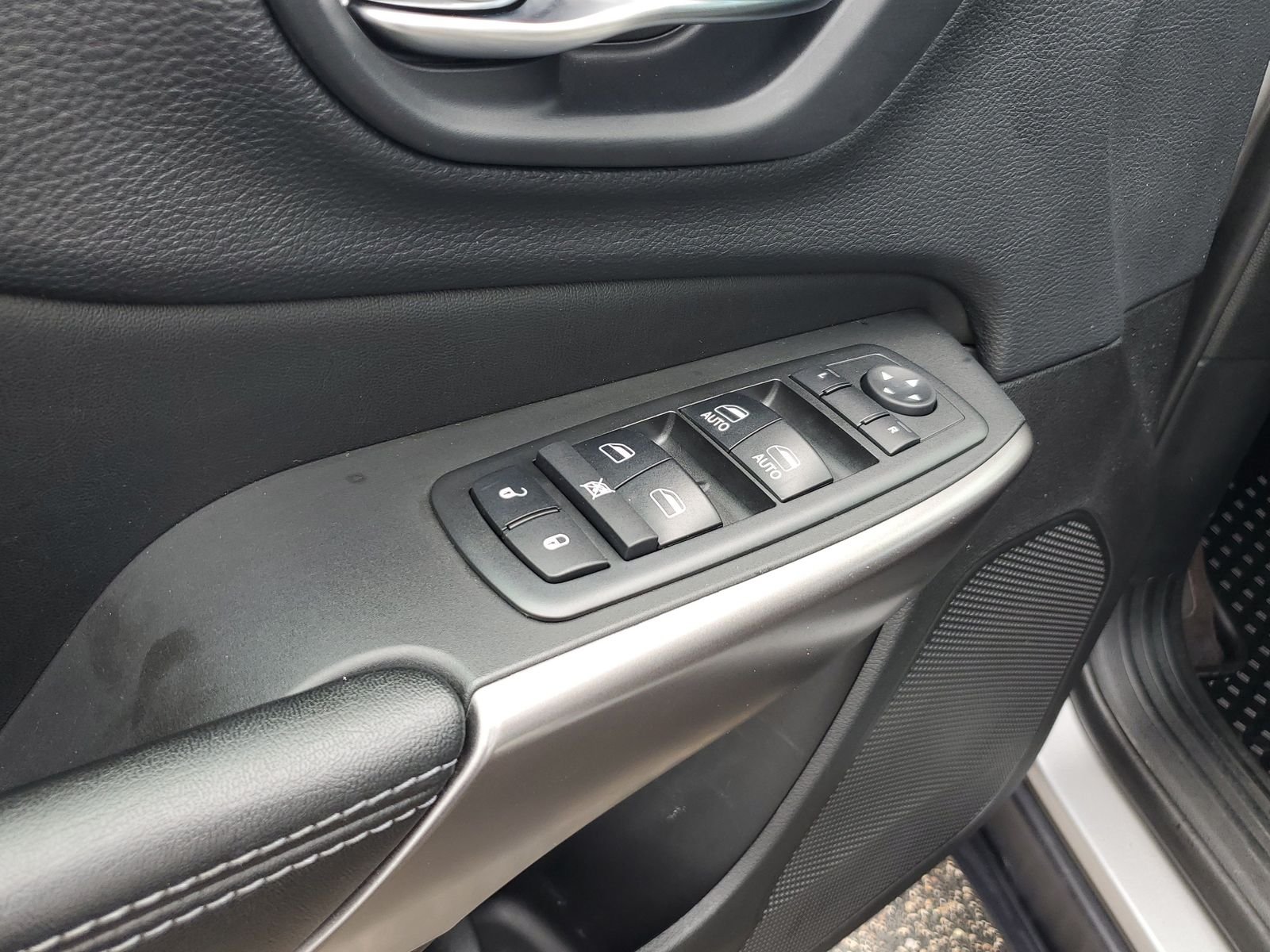 Certified Used 2019 Silver Jeep Latitude Plus image 18