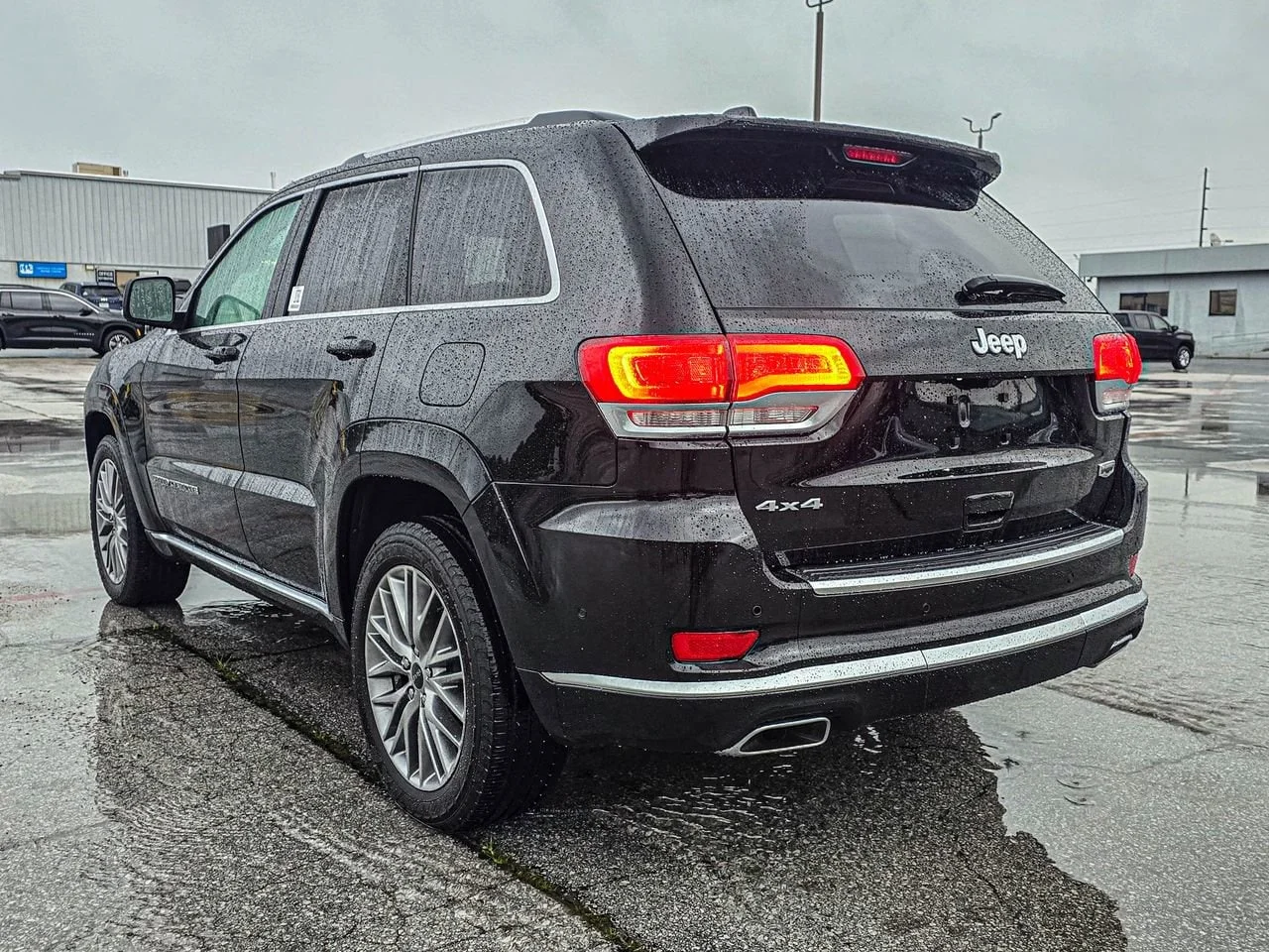 Used 2017 Black Jeep Summit 4x4 image 3