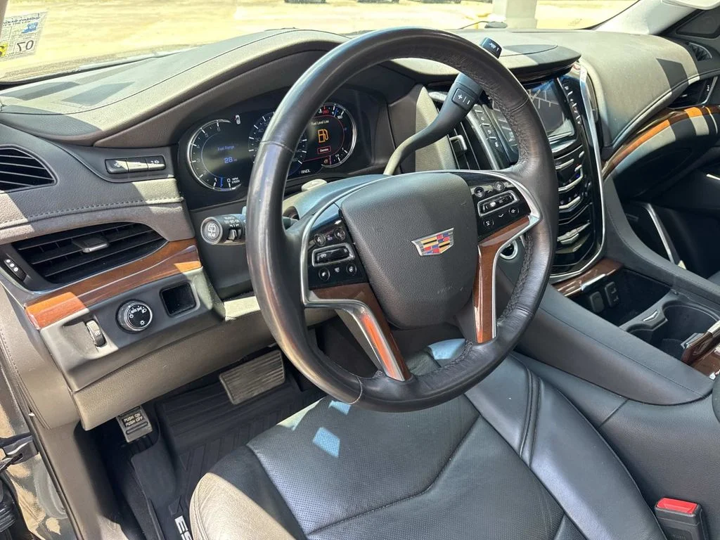 Used 2019 Gray Cadillac Luxury image 39