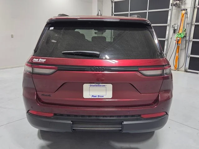 Used 2025 Red Jeep Altitude image 10