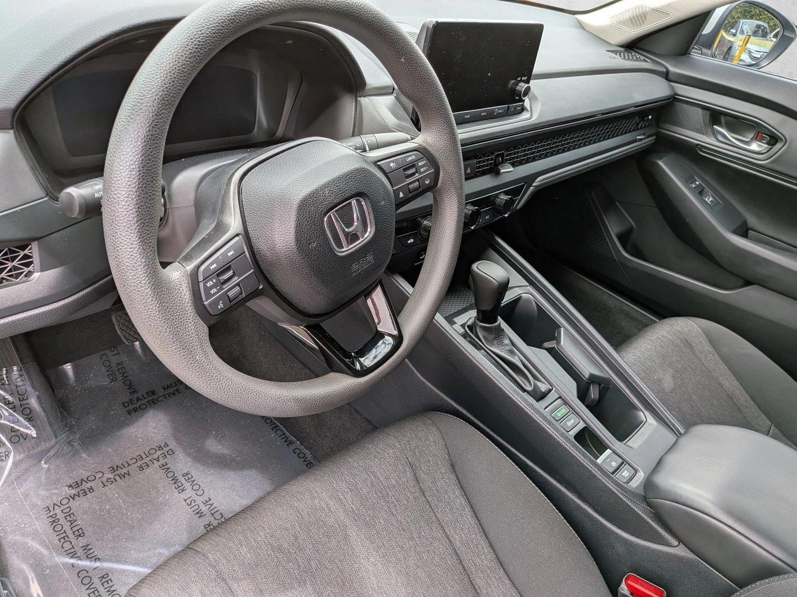 Used 2024 Platinum White Pearl Honda EX image 10