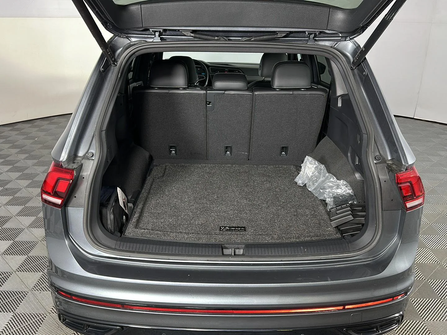 Used 2024 Platinum Gray Metallic Volkswagen SE R-Line Black image 10