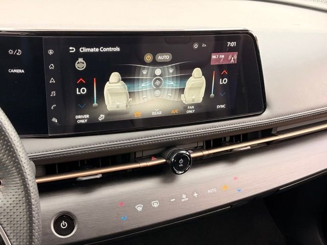 Used 2024 Diamond Pearl Nissan ENGAGE image 17