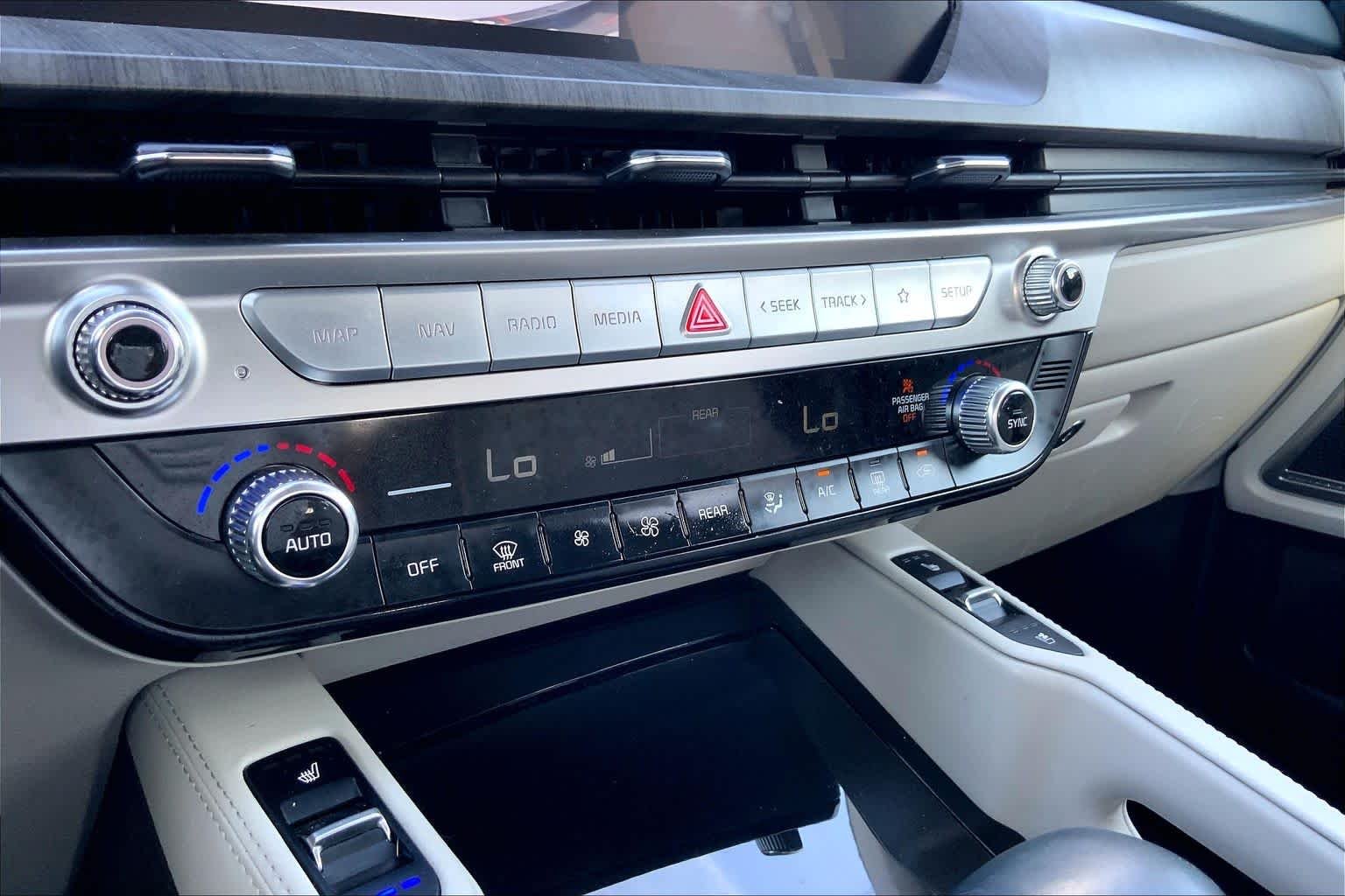 Used 2024 Glacial White Pearl Kia EX image 34