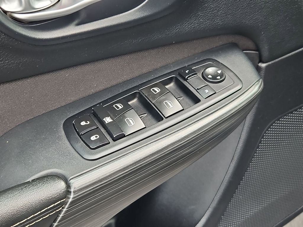 Used 2016 Granite Crystal Metallic Clearcoat Jeep Sport image 11