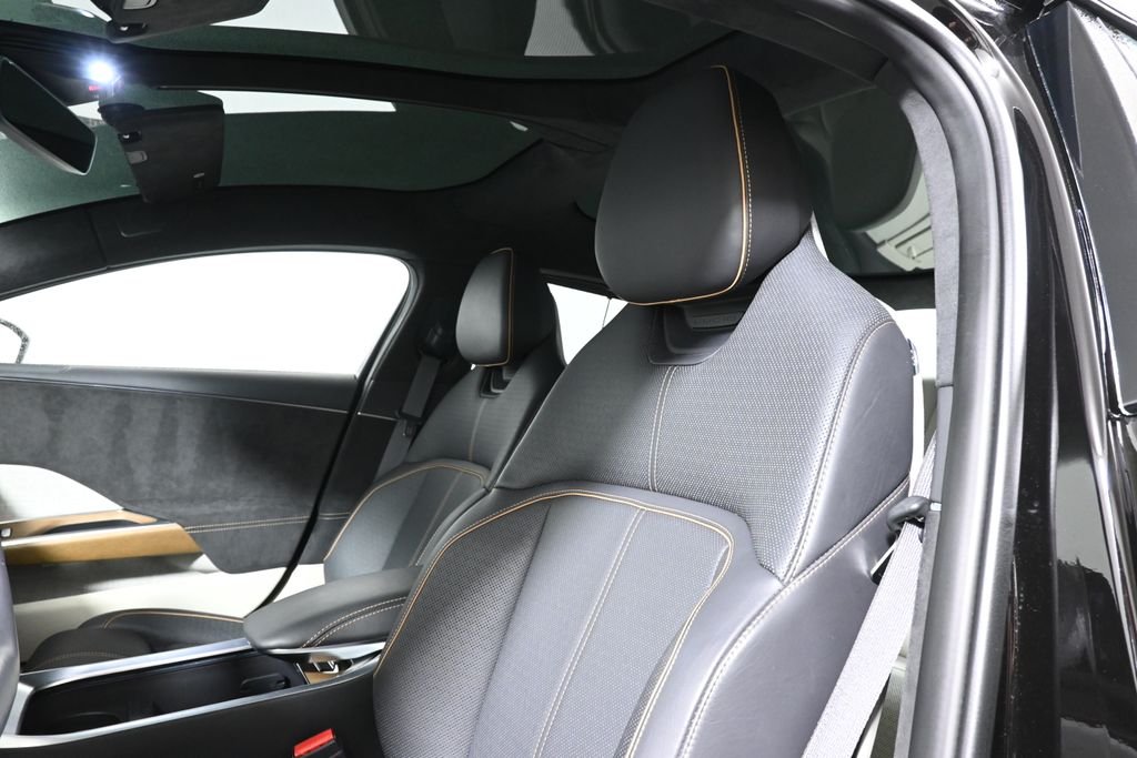 Used 2022 Black Lucid Grand Touring image 5