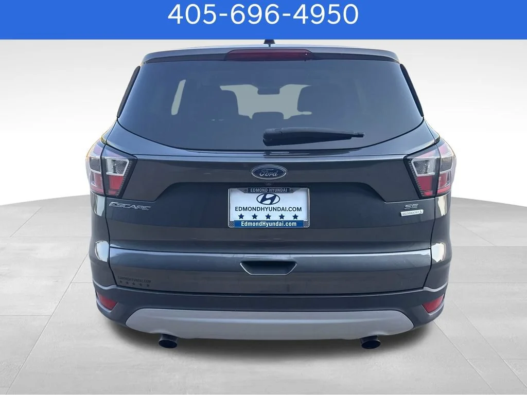 Pre-Owned 2017 Ford Escape SE