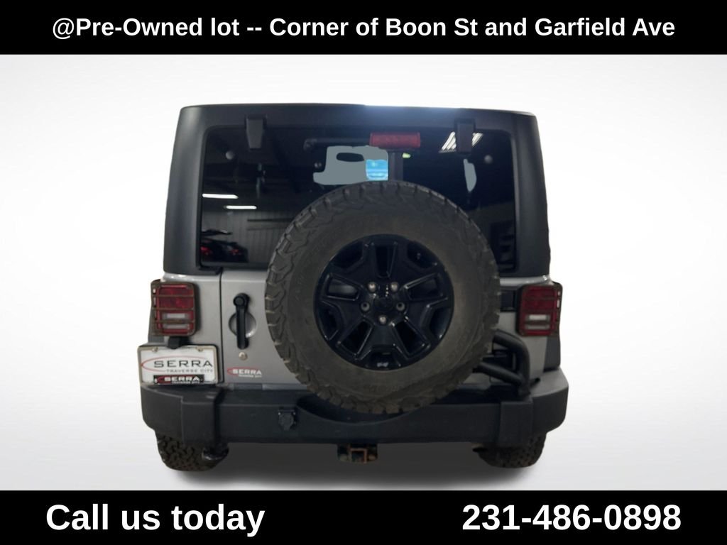 Used 2015 Silver Jeep Unlimited Sport image 4