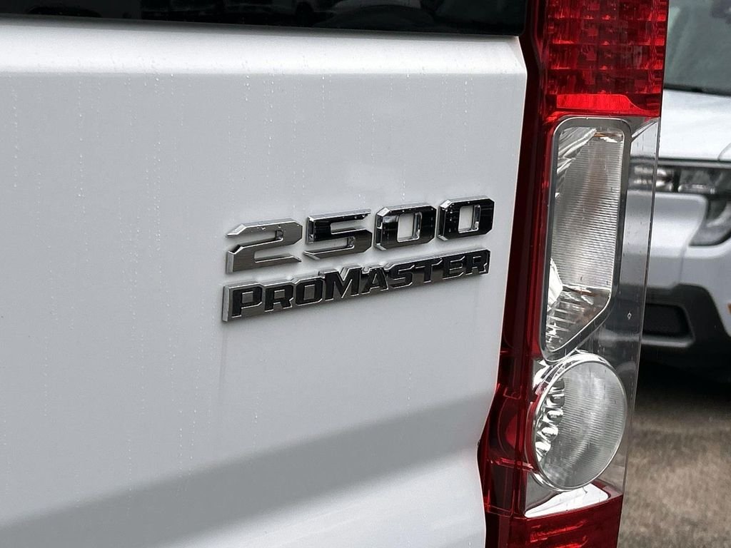 Used 2025 White Ram  image 12