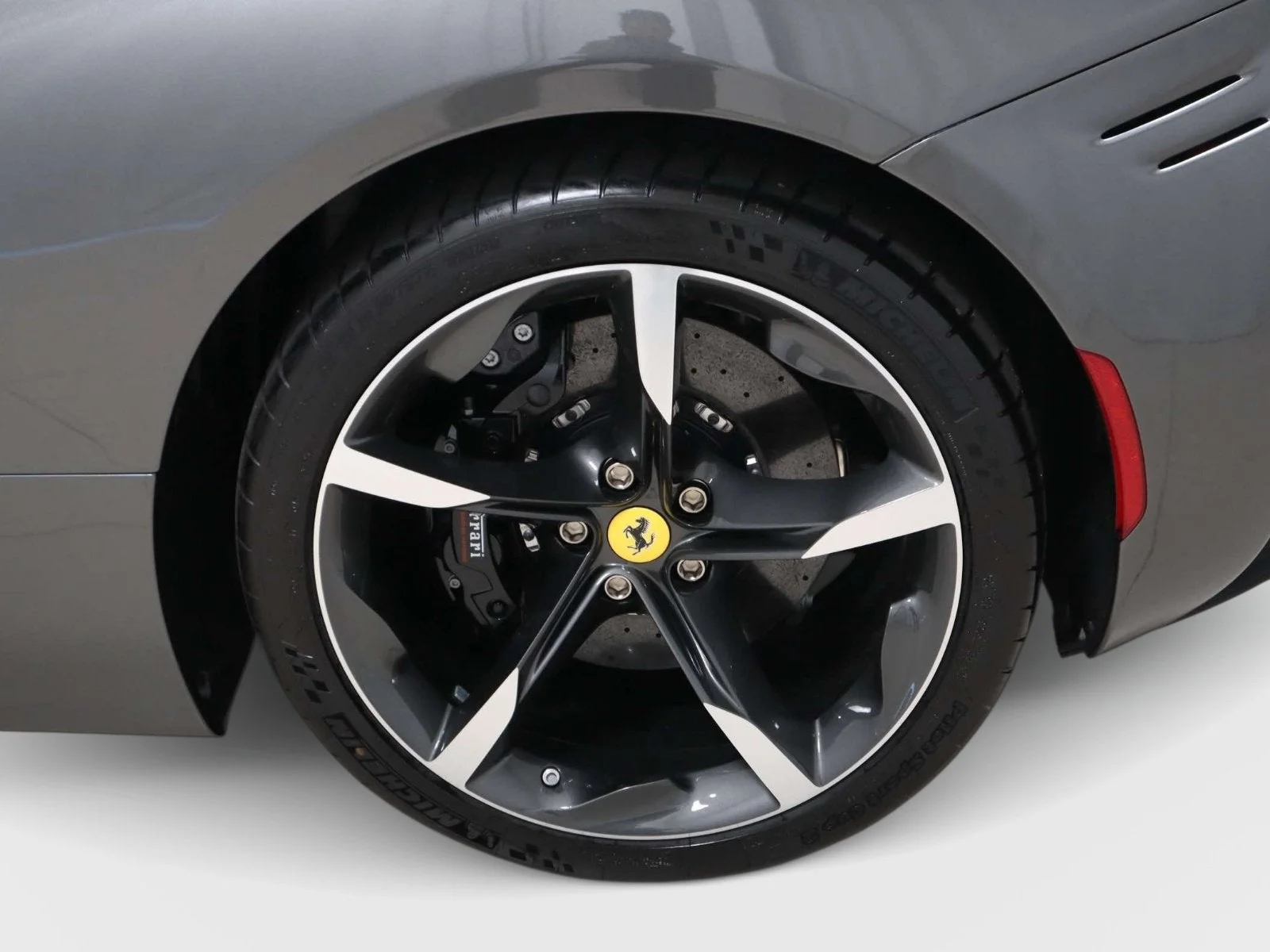 Certified Used 2025 Grigio Silverstone Ferrari  image 19