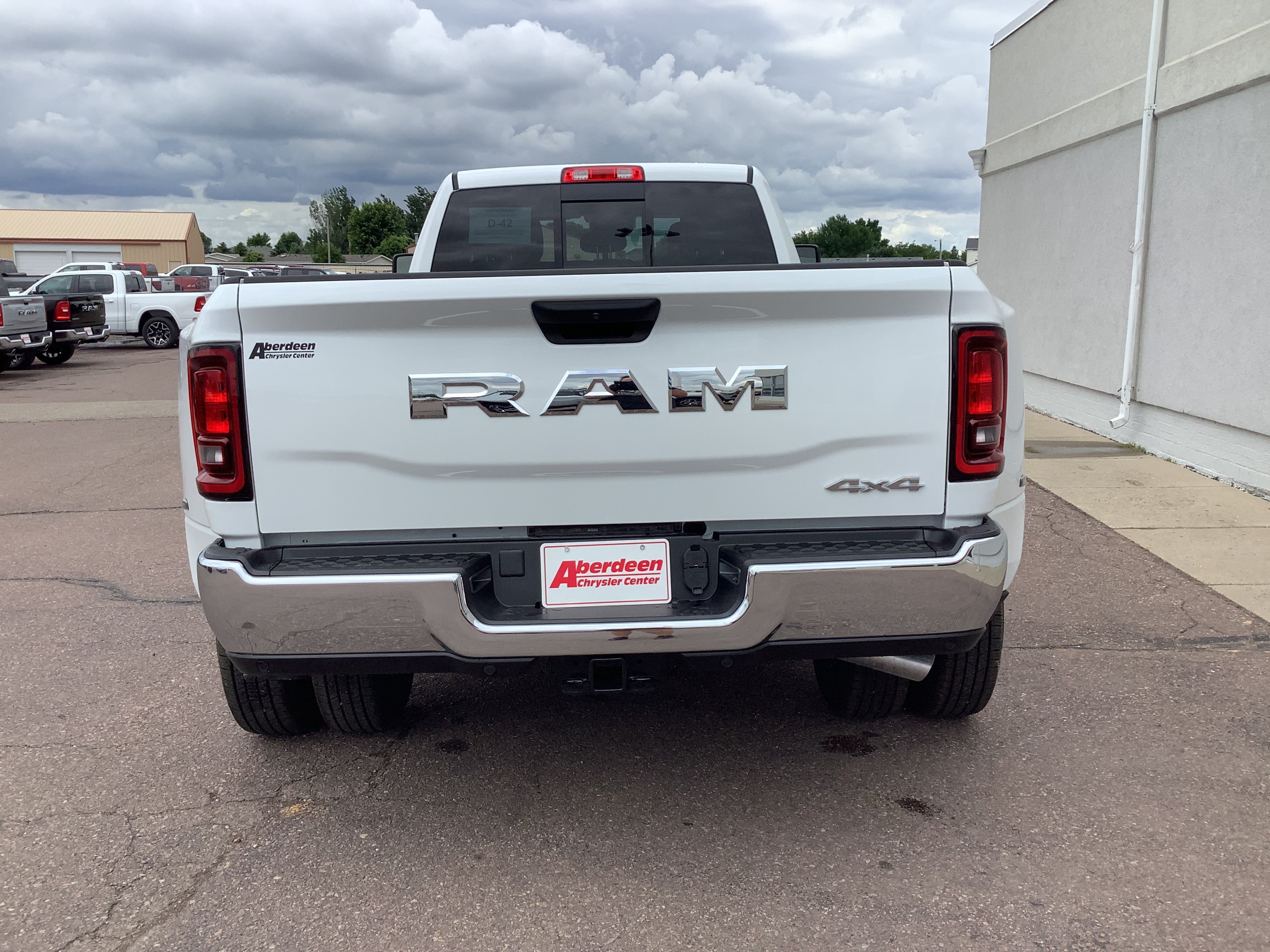 New 2026 Bright White Clear-Coat Exterior Paint RAM Tradesman image 5
