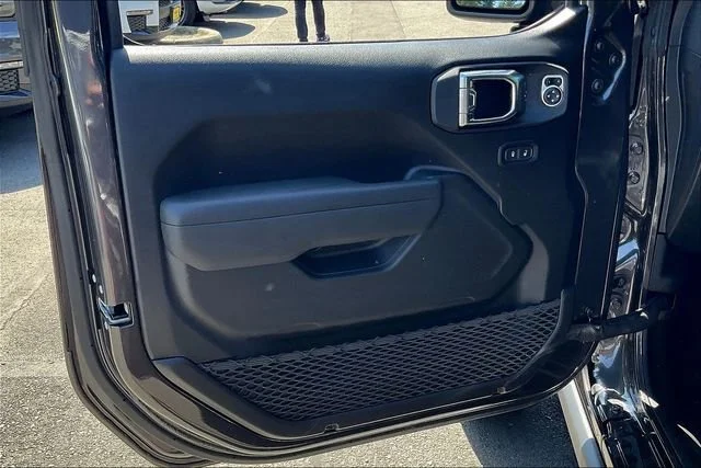 2025 Jeep Wrangler 4-Door Rubicon - Photo 21