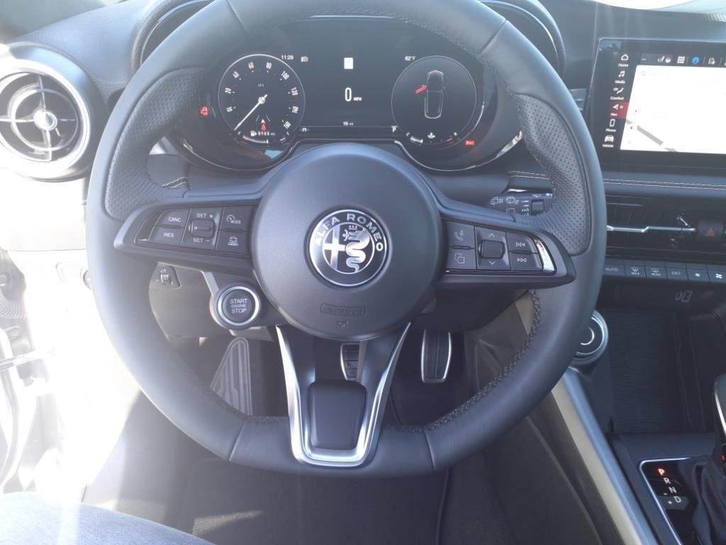 New 2025 Milano White Exterior Paint Alfa Romeo  image 15