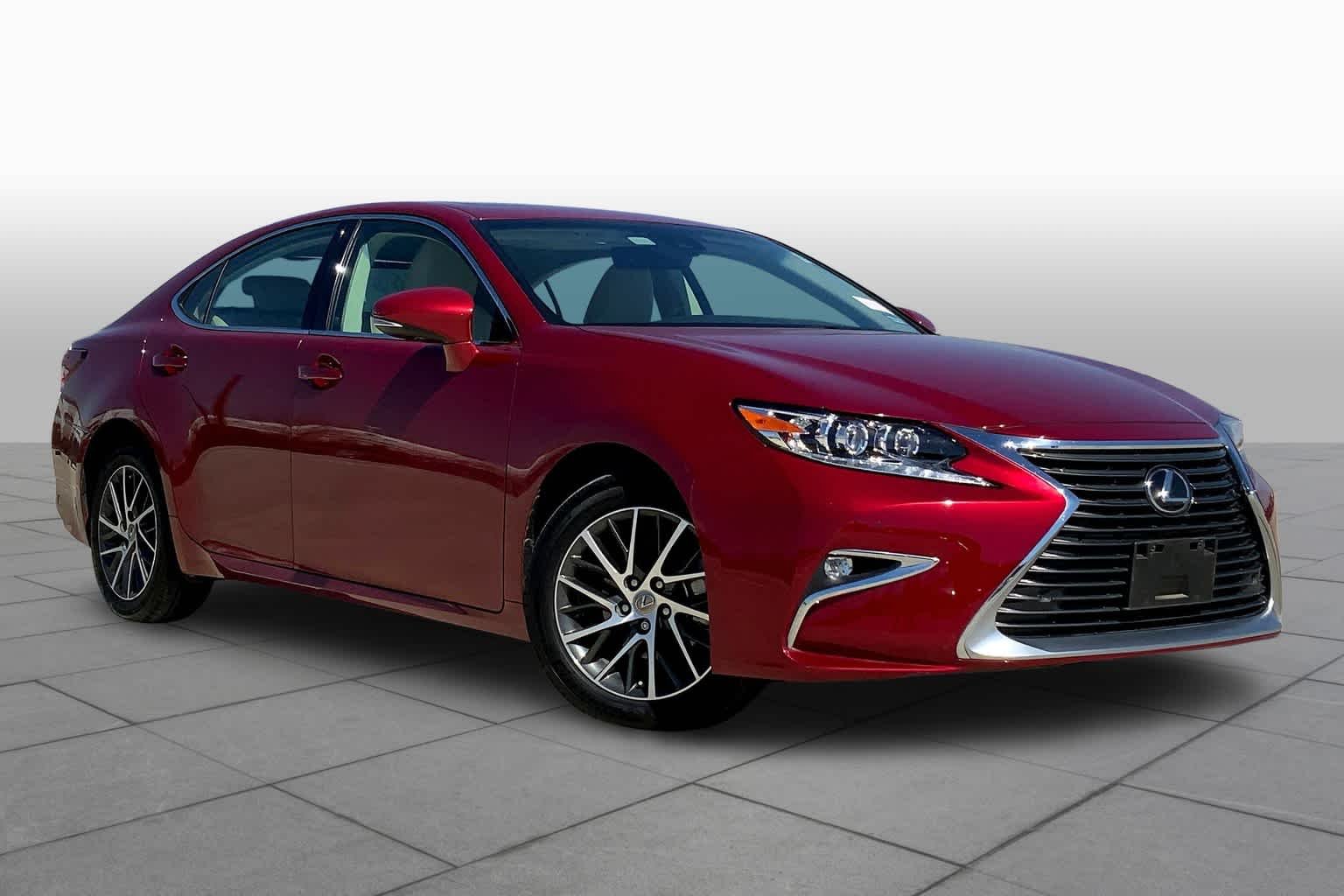 Used 2018 Matador Red Mica Lexus  image 3