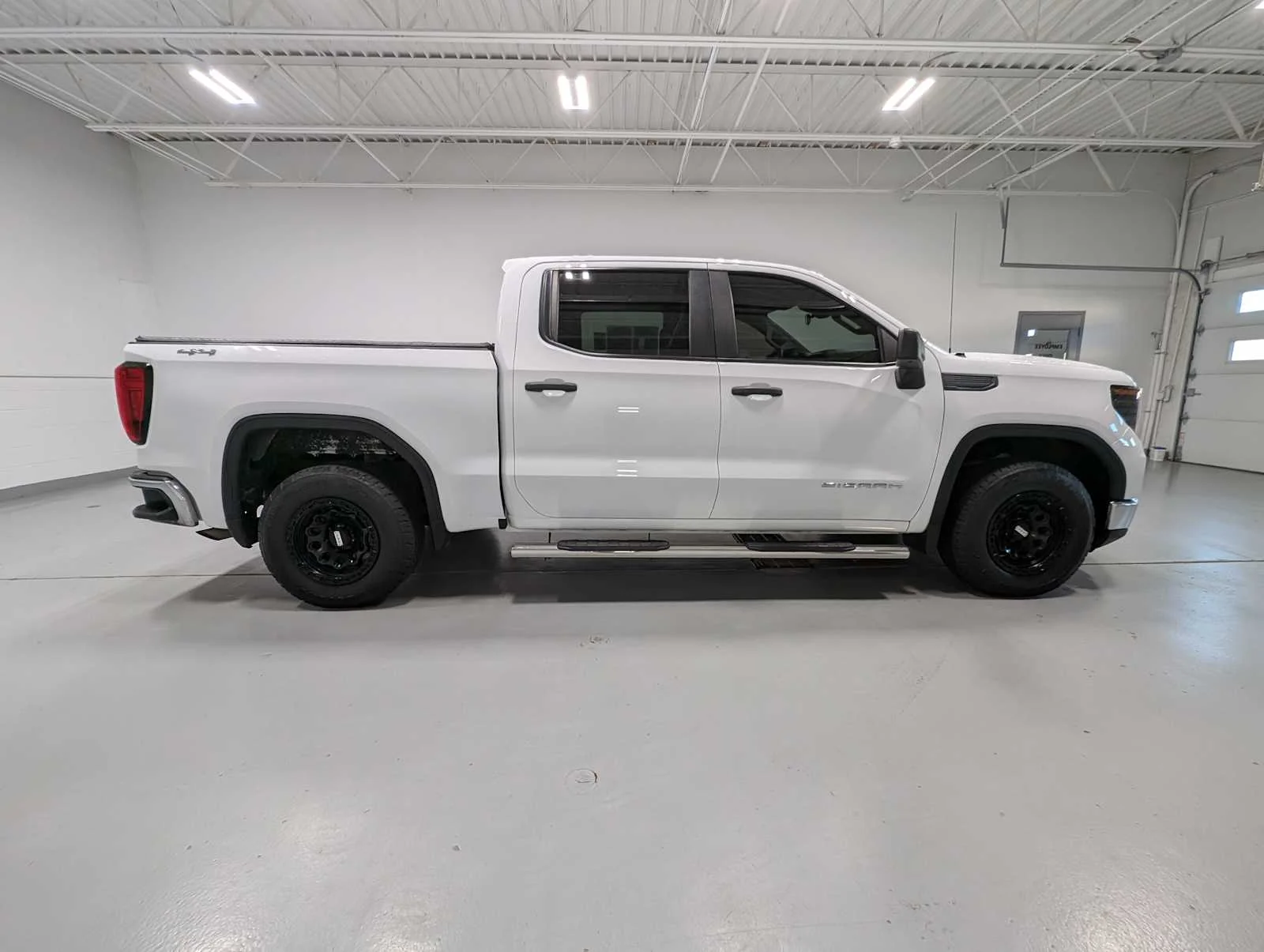 Used 2022 Summit White GMC Pro image 7