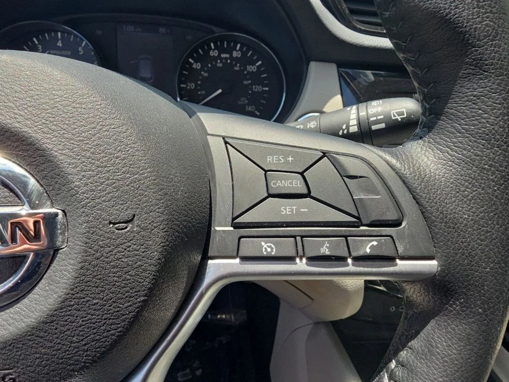 Used 2021 White Nissan SV image 16
