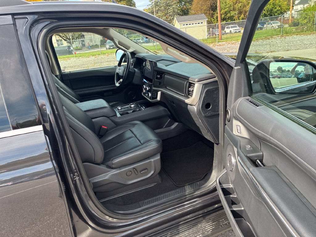 Used 2024 Dark Matter Gray Ford XLT image 31