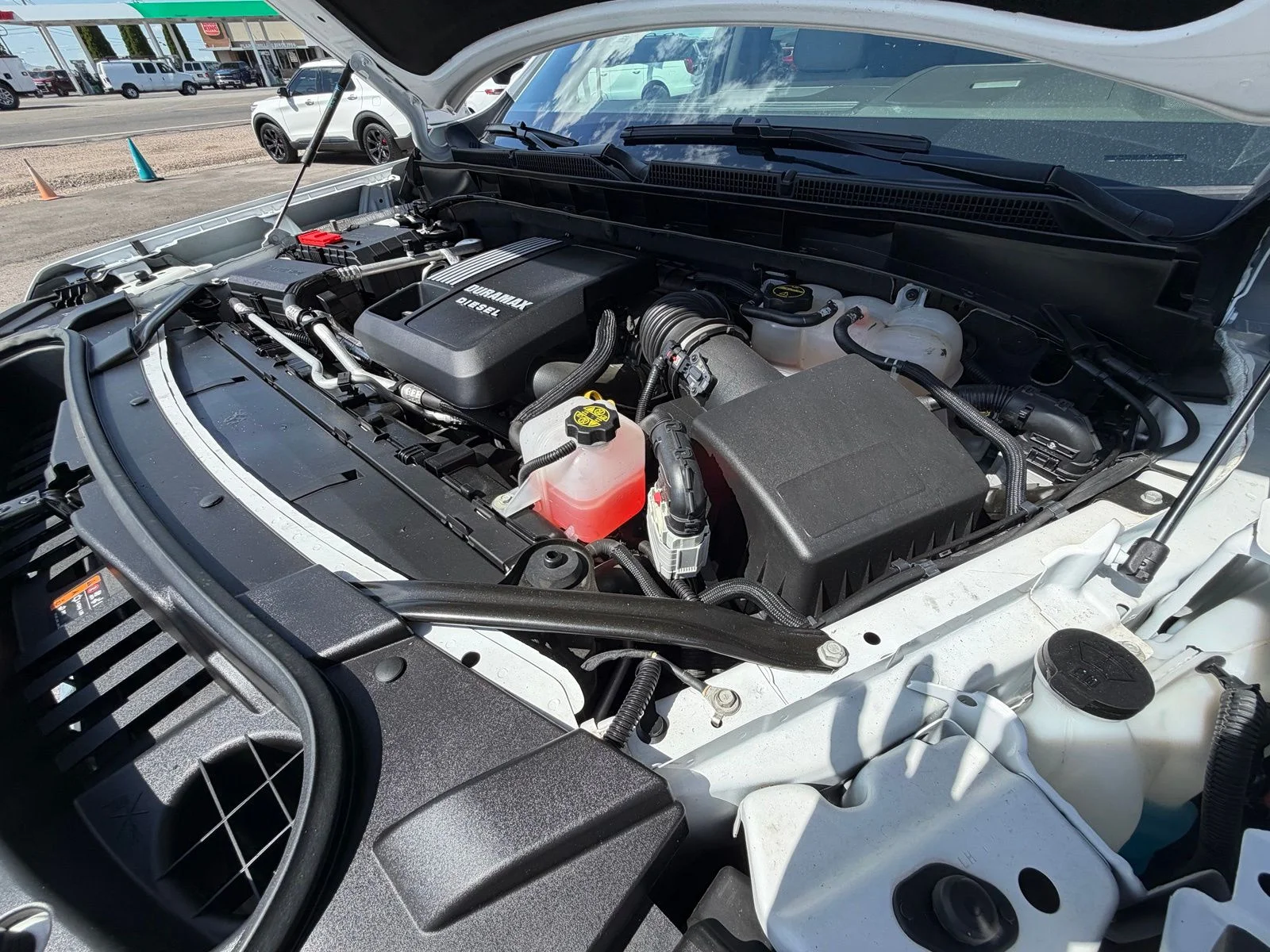 Used 2025 White GMC Elevation image 36
