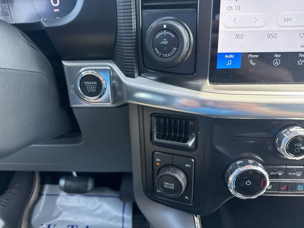 Used 2025 Gray Ford Lariat image 39