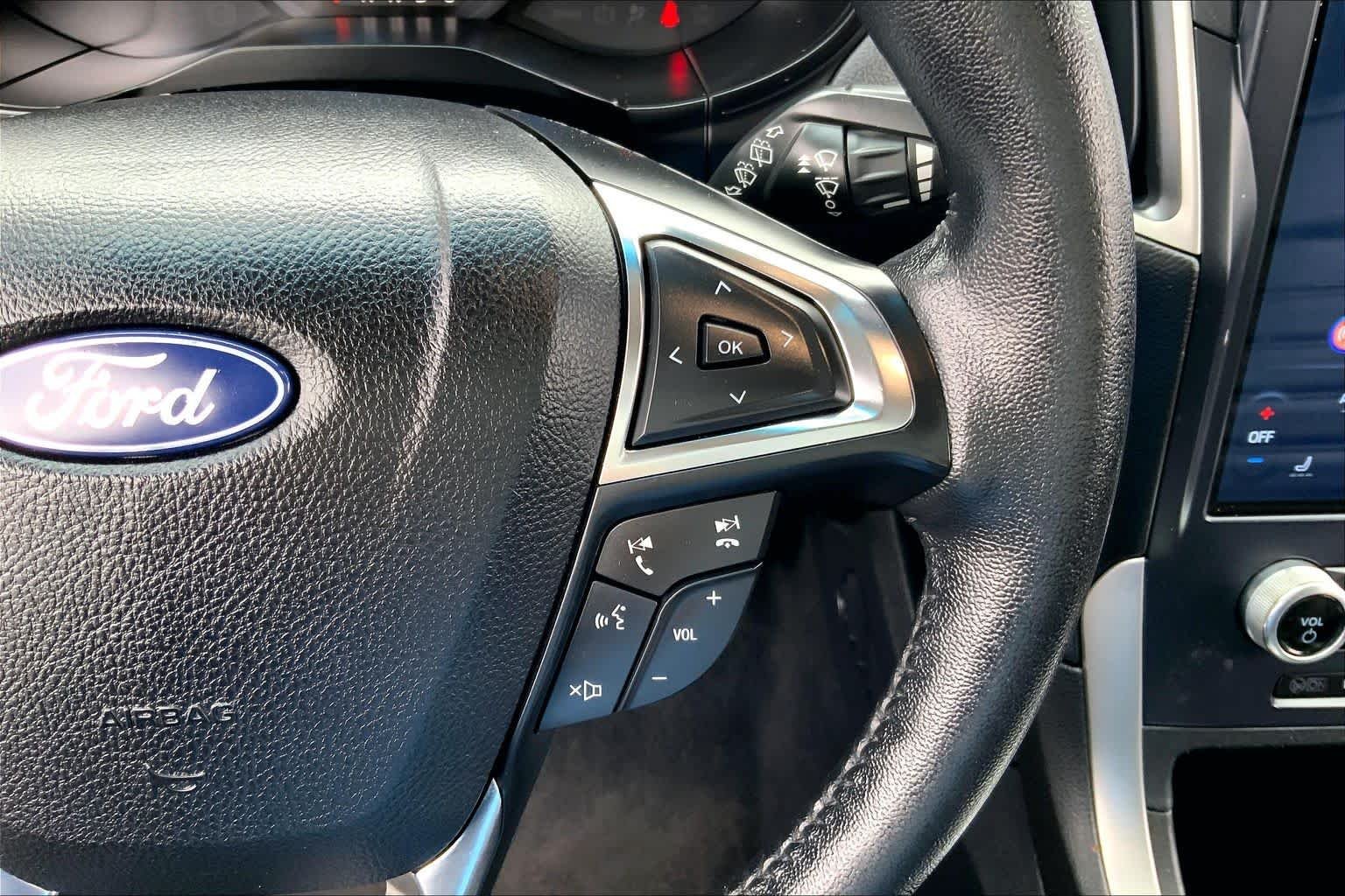 Used 2022 Oxford White Ford SEL image 21
