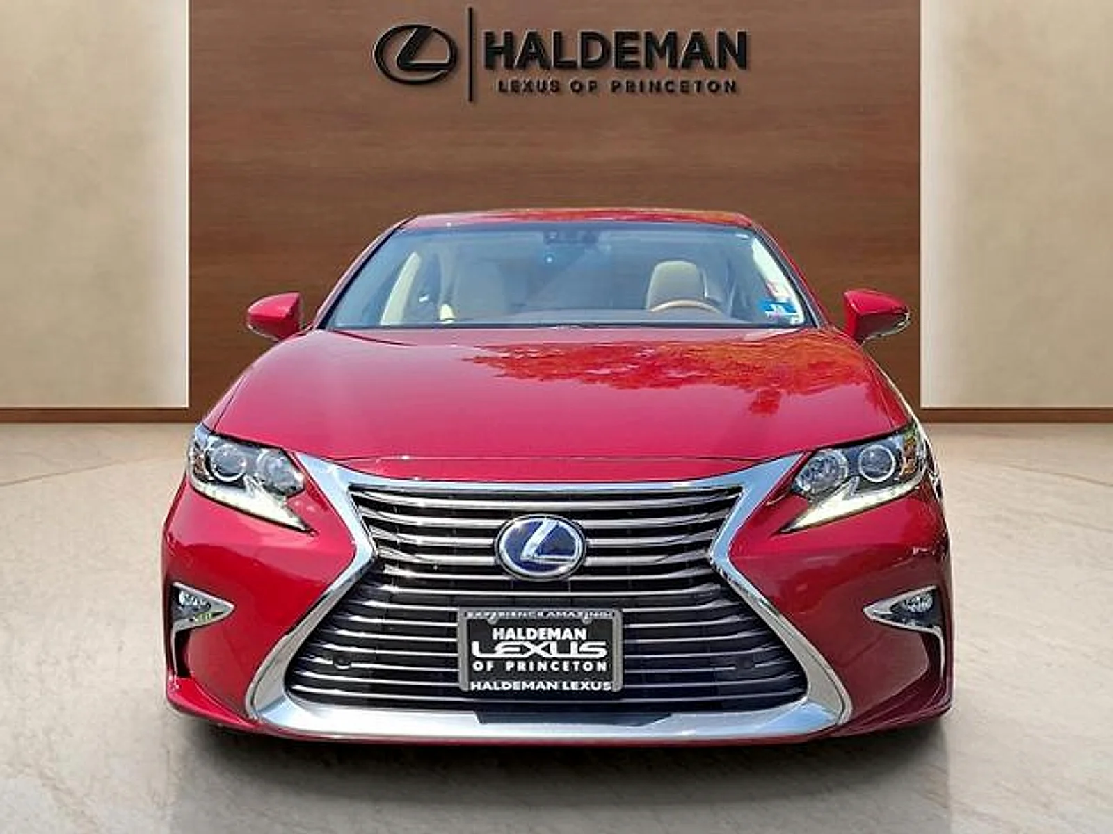 Used 2016 Matador Red Mica Lexus  image 2