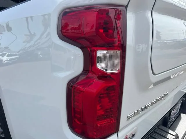 Used 2025 Summit White Chevrolet LT image 7