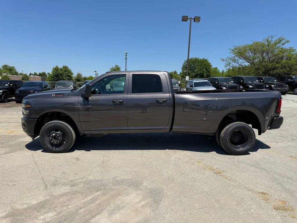 New 2026 Granite Crystal Metallic Clear-Coat Exterior Paint RAM Tradesman image 10