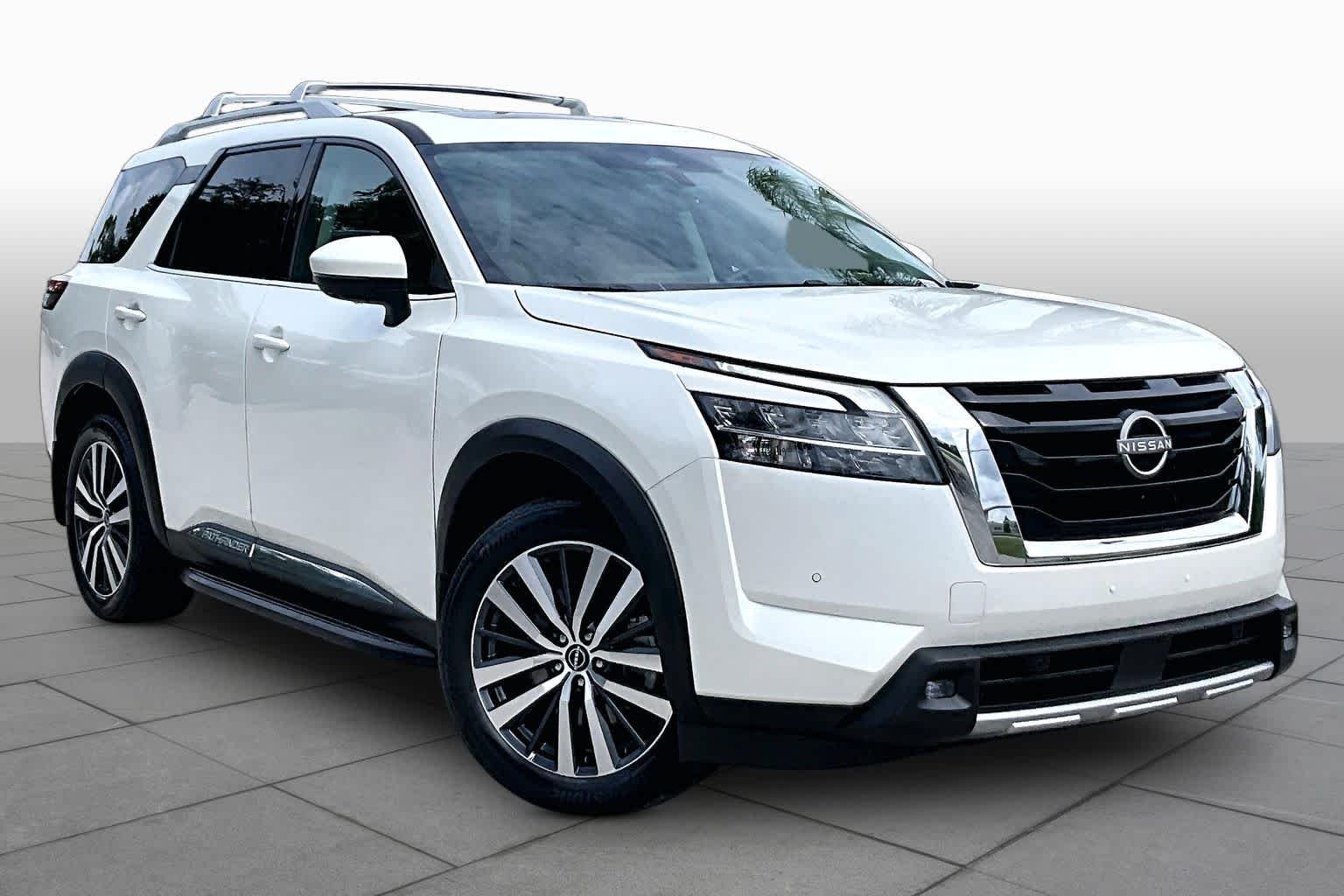 Used 2022 Pearl White Tricoat Nissan Platinum image 3