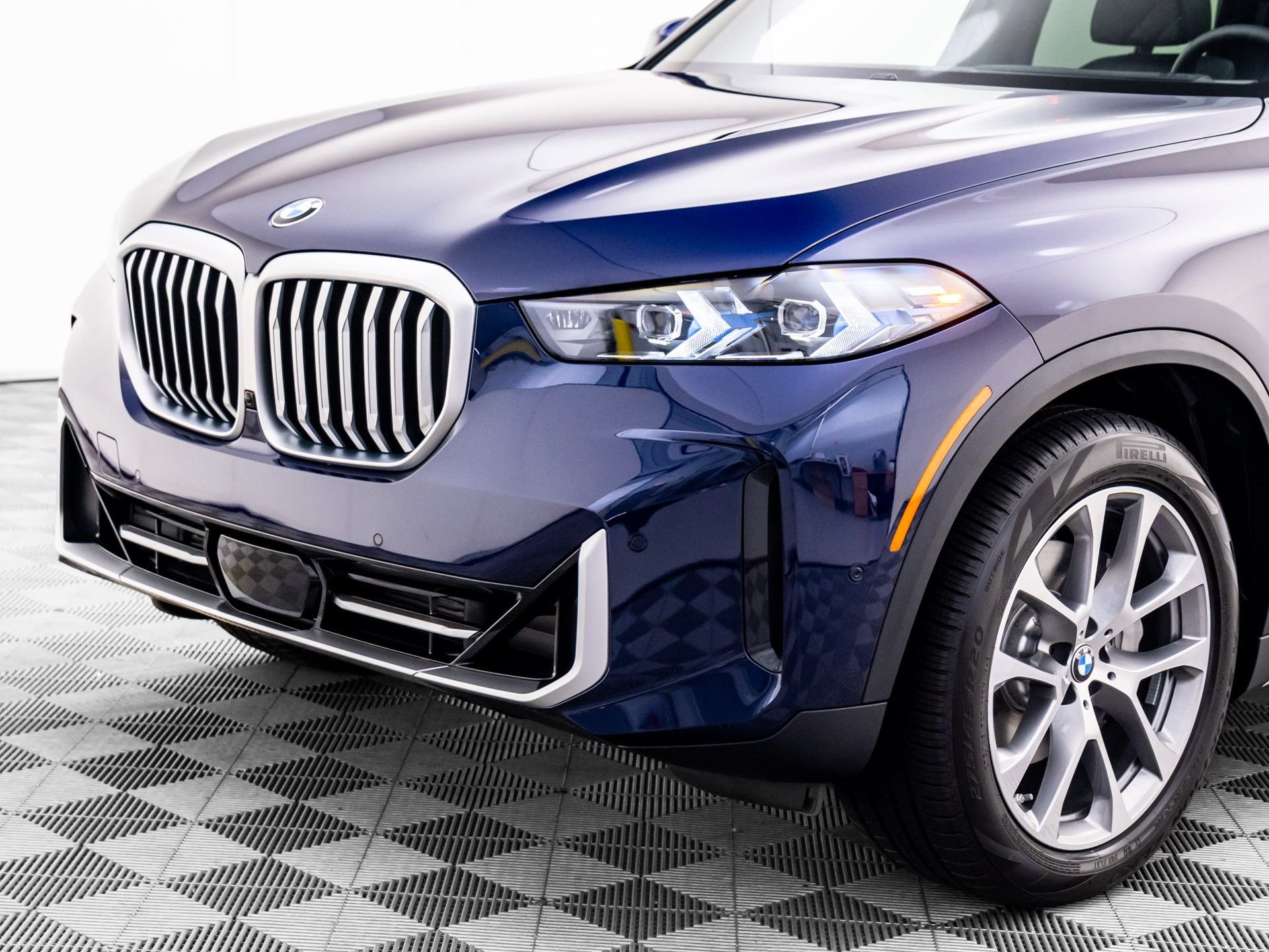 Certified Used 2026 Tanzanite Blue II Metallic BMW xDrive40i image 25