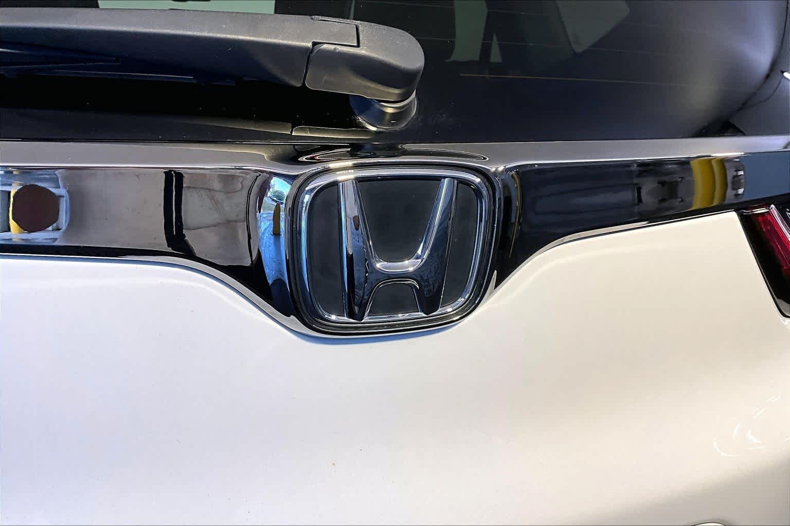 Used 2022 Platinum White Pearl Honda Touring image 33
