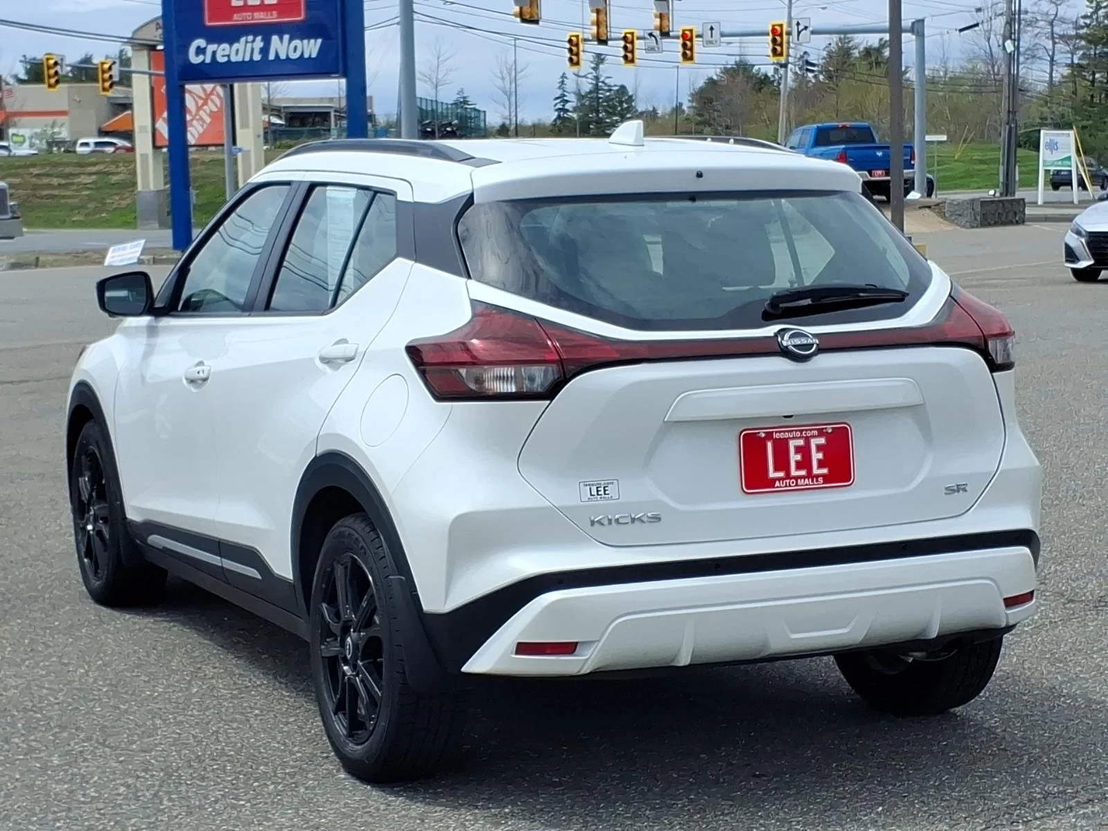 Used 2024 Aspen White Nissan SR image 7