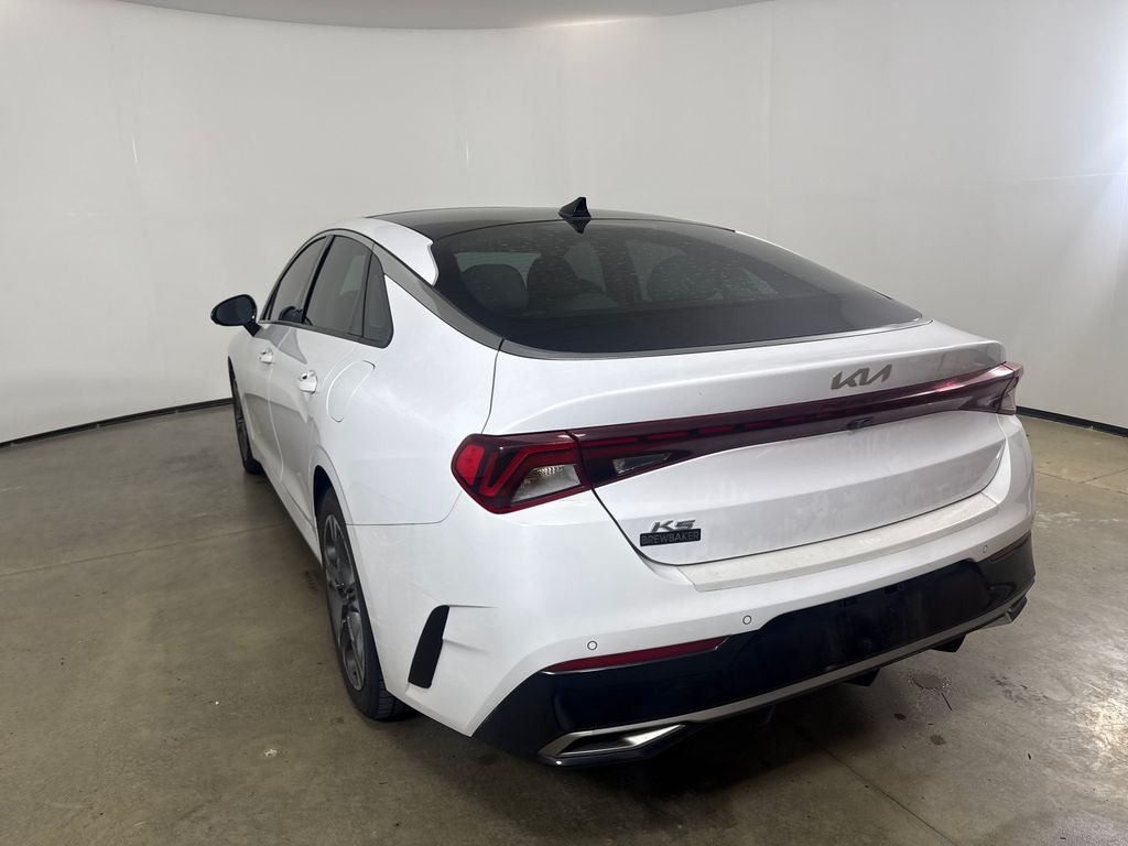 Used 2022 White Kia EX image 10