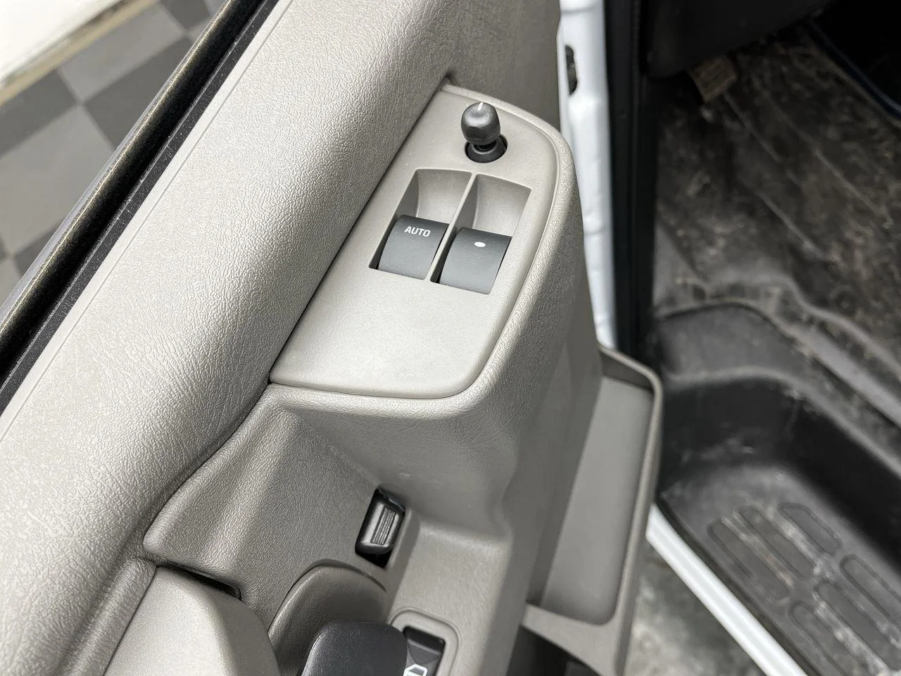 2025 GMC Savana Cargo Work Van - Photo 8