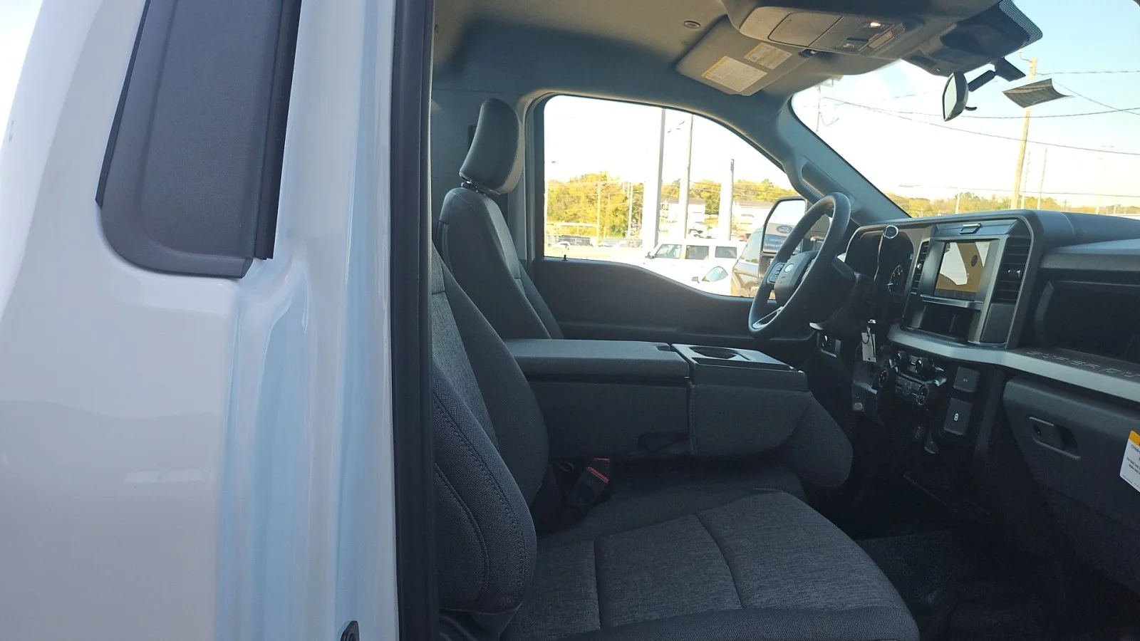 New 2027 Oxford White Ford XL 4WD image 13