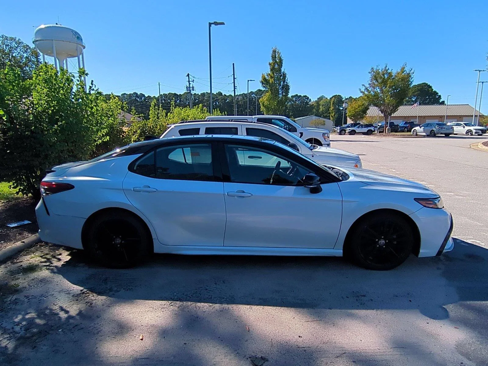 Used 2022 Wind Chill Pearl w/Midnight Black Metallic Roof Toyota XSE V6 image 4