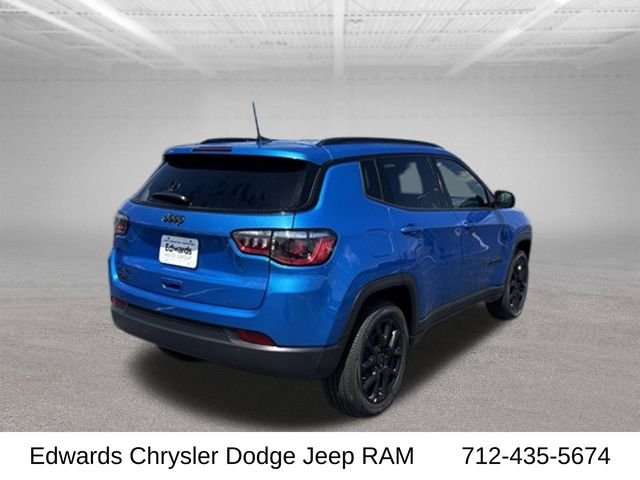 New 2026 Hydro Blue Pearl-Coat Exterior Paint Jeep Latitude image 9