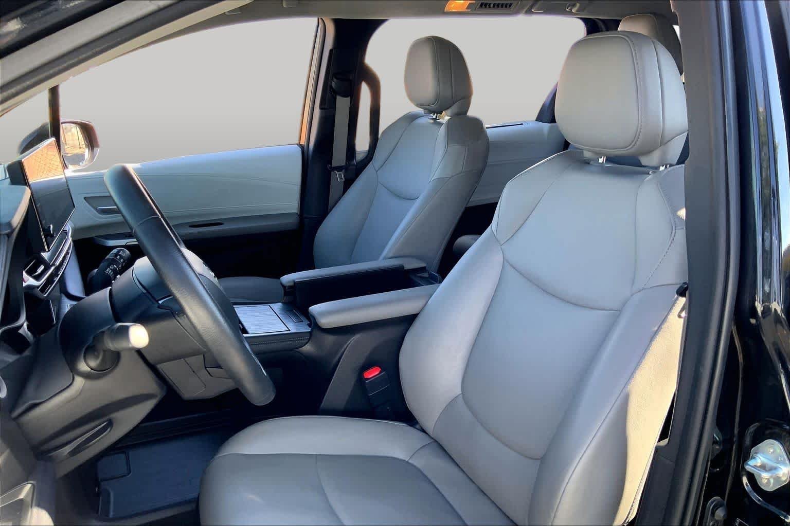 Used 2025 Midnight Black Metallic Toyota XLE image 9