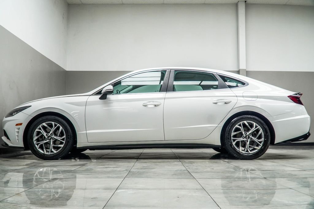 Used 2023 White Hyundai SEL image 8