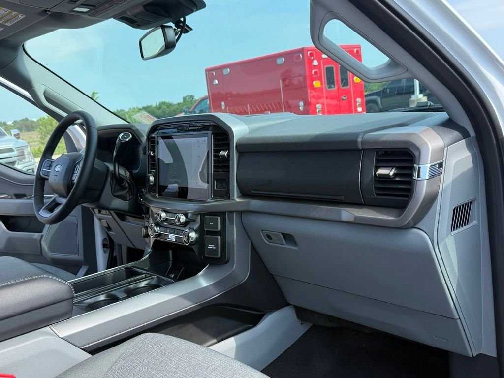 New 2026 Oxford White Ford XLT image 16
