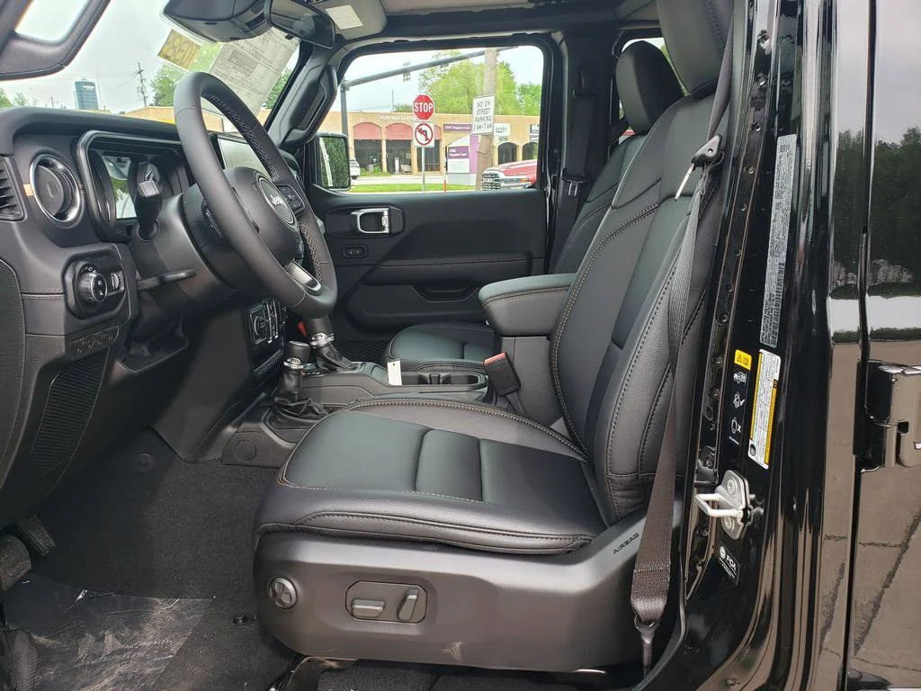 New 2026 Black Clear-Coat Exterior Paint Jeep Texas Trail image 10