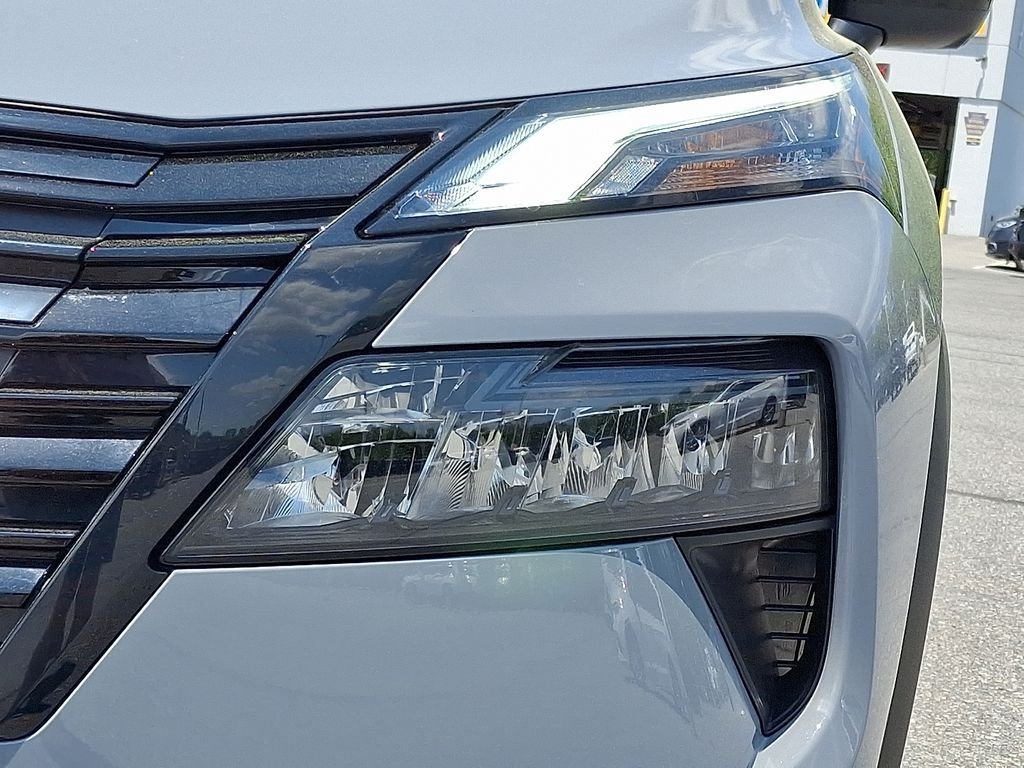 Used 2026 Gray Nissan  image 10