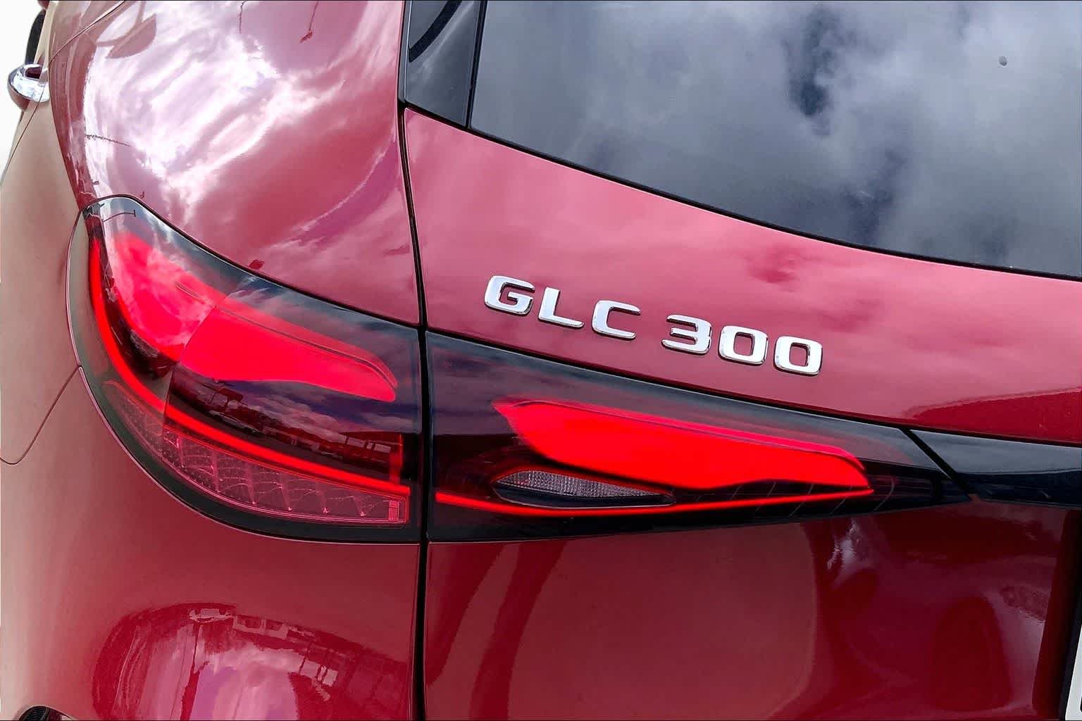 New 2026 MANUFAKTUR Patagonia Red Metallic Mercedes-Benz GLC 300 image 14