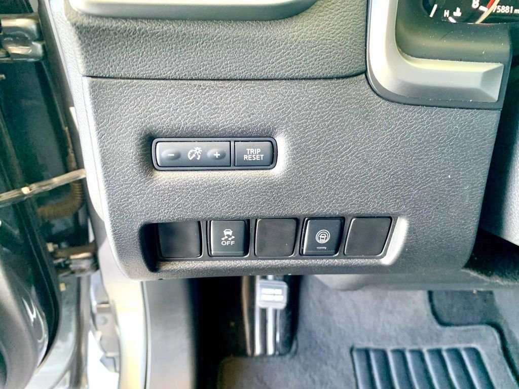 Used 2020 Gray Nissan SV image 28