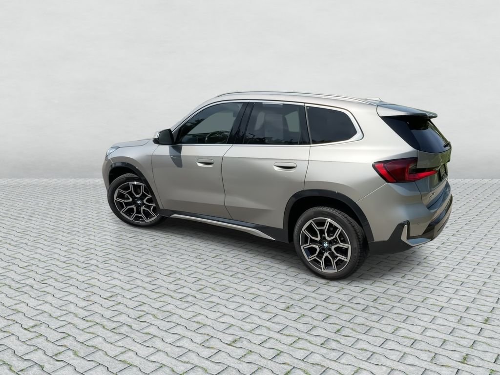 Used 2025 Silver BMW xDrive28i image 6