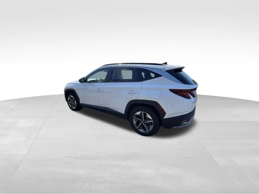 Used 2025 White Hyundai SEL image 8
