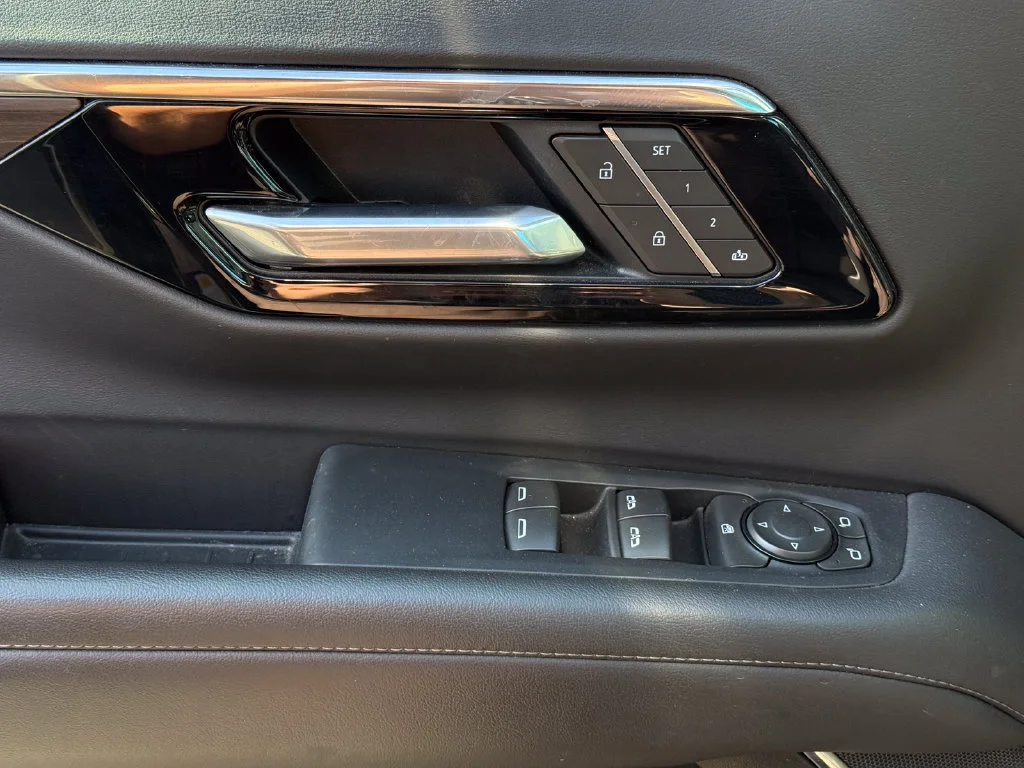 Used 2025 Black Chevrolet Z71 image 28